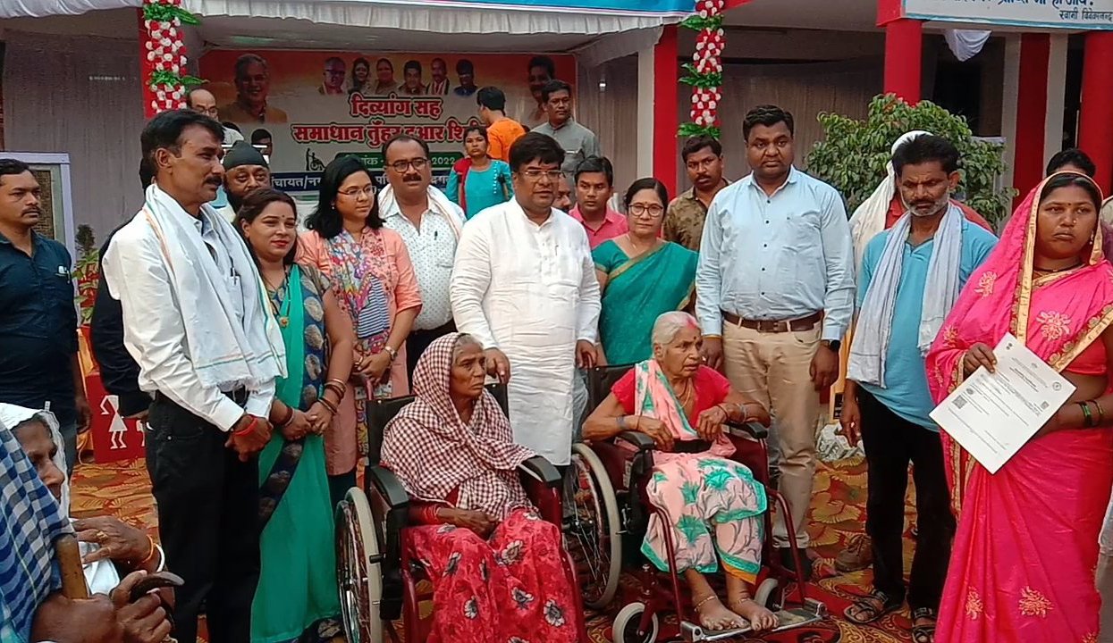 ,विकासखंड मनेन्द्रगढ़ में आयोजित समाधान तुहर द्वार और दिव्यांगजन सहायता शिविर , 178 दिव्यांगजनों ने आधार कार्ड, पेंशन, यूडीआईडी, दिव्यांगता प्रमाण पत्र, सहायक उपकरण से संबंधित आवेदन दिए।39 दिव्यांगजनों को मिले सहायक उपकरण एवं दस्तावेज