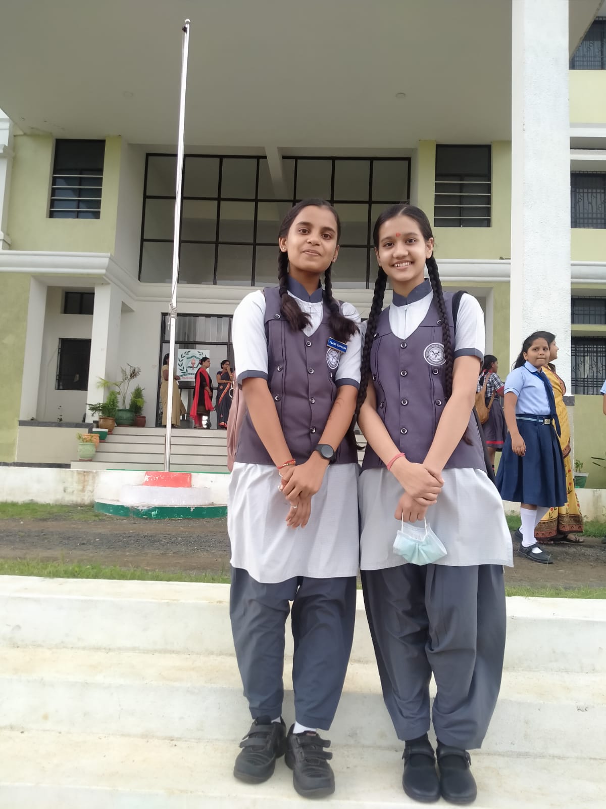 शिप्रा तिवारी एवं पलक मिश्रा ने भारतीय सांस्कृतिक निधि (इंटेक) द्वारा आयोजित लिखित व मौखिक प्रश्नोत्तरी प्रतियोगिता में प्रथम स्थान प्राप्त किया