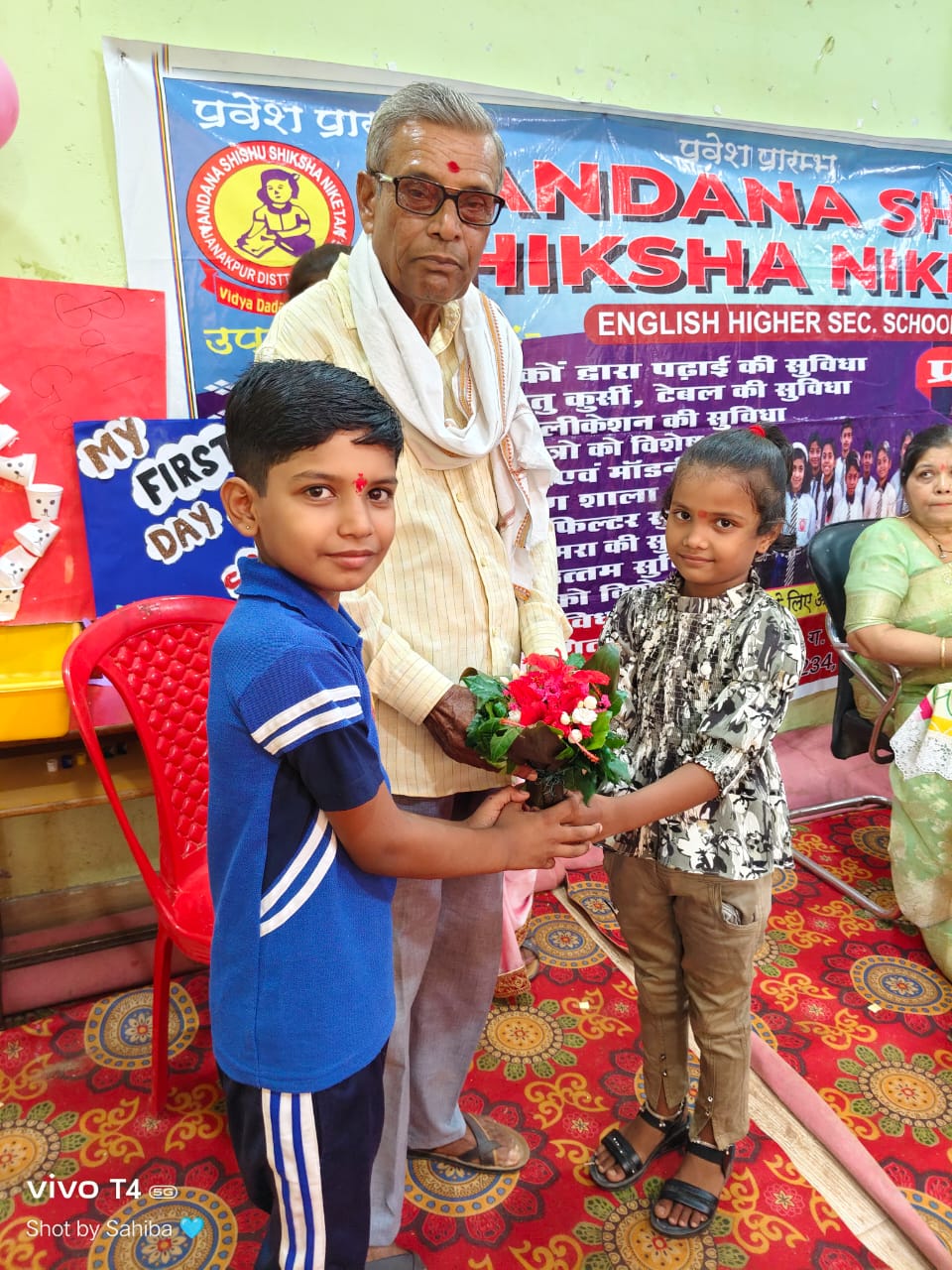 जनकपुर में धूमधाम से शाला प्रवेशोत्सव मनाया गया बच्चे विद्यालय संस्कार से जुड़े