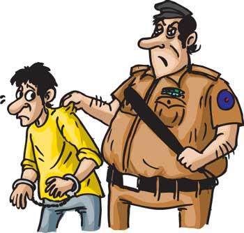 मोबाइल पर बात करती महिलाओं को बनाता था निशाना, आरोपी गिरफ्तार – ₹65 हजार के मोबाइल बरामद