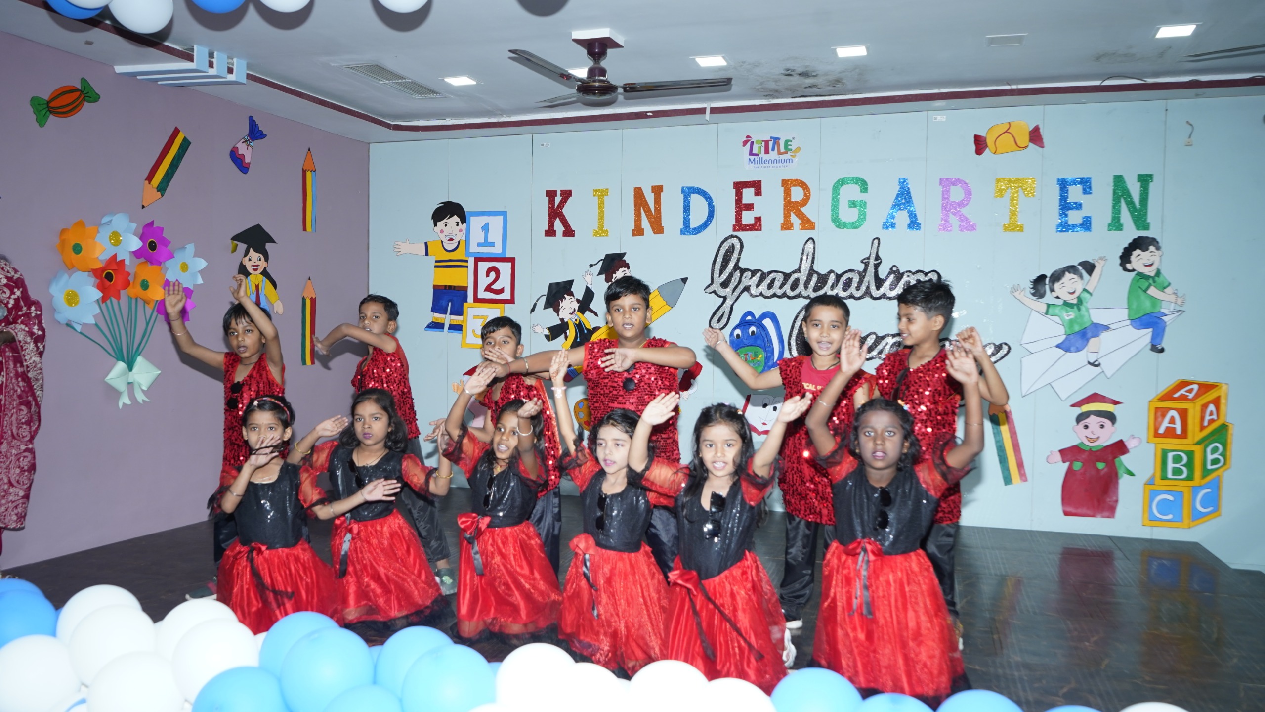 नन्हे कदमों की नई उड़ान: लिटिल मिलेनियम प्रीस्कूल में धूमधाम से संपन्न हुआ ग्रेजुएशन सेरेमनी