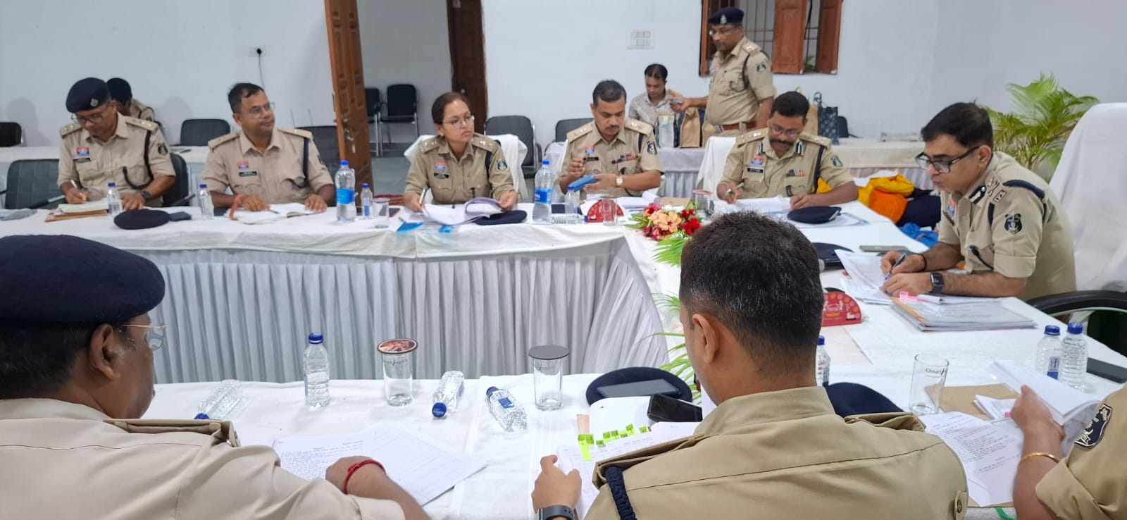 जिलों की कानून व्यवस्था, लंबित अपराध, लंबित शिकायतें, मर्ग और एनडीपीएस (नशीले पदार्थ) के मामलों में जिलेवार विस्तृत समीक्षा बैठक…