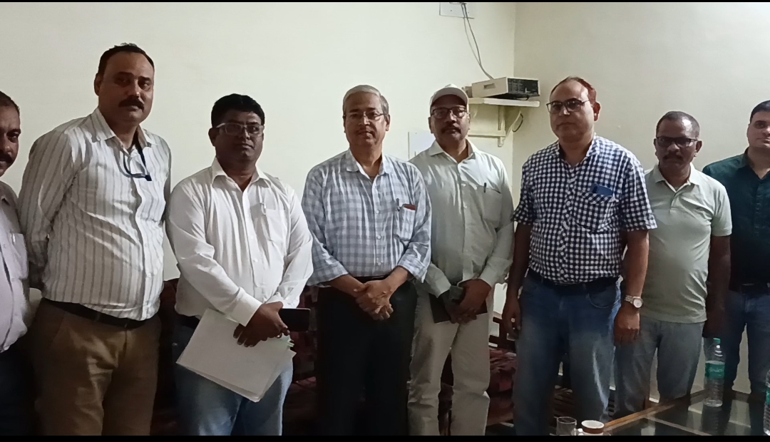 एसईसीआर मजदूर कांग्रेस ने डीआरएम को सौंपा ज्ञापन, रेलवे कॉलोनियों में दूषित पानी और जर्जर स्वास्थ्य इकाई पर जताई चिंता